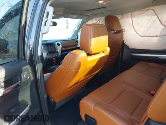 2017 Toyota Tundra Platinum с VIN 5TFAY5F16HX658385, выставлен на аукционе IAAI как лот 41384587 с пробегом 43 189 миль миль и . История ставок и продаж доступна на DreamBid. Изображение 8.