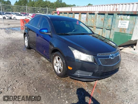 2011 Chevrolet Cruze 1LT z VIN 1G1PF5S98B7194723, wystawiony jako IAAI lot #43349107 z przebiegiem 237 051 mil mil oraz . Historia ofert i sprzedaży dostępna na DreamBid. Obrazek 1.