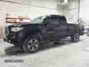 2019 Toyota Tacoma SR5 z VIN 5TFSZ5ANXKX174139, wystawiony jako IAAI lot #43035436 z przebiegiem 38 075 mil mil oraz . Historia ofert i sprzedaży dostępna na DreamBid. Obrazek 2.
