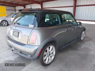 2004 MINI Hardtop S with VIN WMWRE33474TD80161, listed as a IAAI auction lot 42585952 with 132,158 mi miles and . Bid and sale history available at DreamBid. Image 4.
