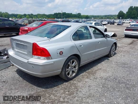 2009 Volvo S60 2.5T with VIN YV1RS592592731635, listed as a IAAI auction lot 42377779 with 146,432 mi miles and . Bid and sale history available at DreamBid. Image 4.