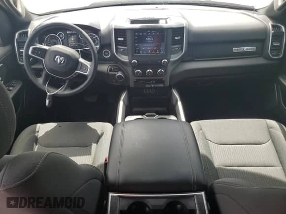 2020 Ram 1500 Big Horn z VIN 1C6RREFG2LN405483, wystawiony jako Copart lot #64309925 z przebiegiem 6 587 mil mil oraz Szkoda całkowita • Salvage title. Historia ofert i sprzedaży dostępna na DreamBid. Obrazek 8.