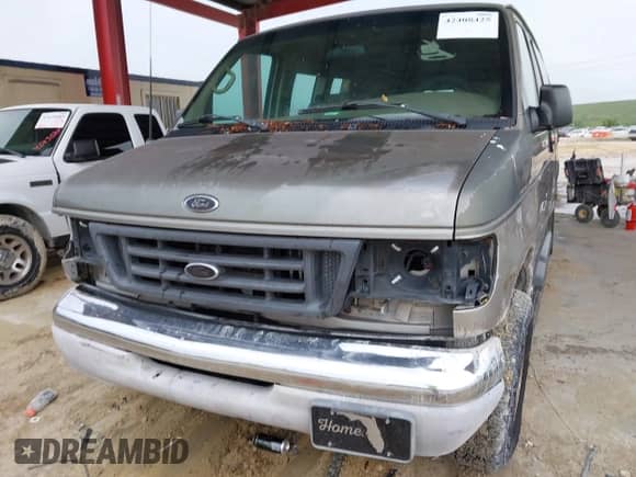 2002 Ford Econoline Cargo Recreational with VIN 1FDRE14L52HB52844, listed as a IAAI auction lot 42408425 with 255,729 mi miles and . Bid and sale history available at DreamBid. Image 6.