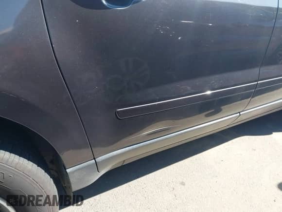 2015 Chevrolet Traverse LT z VIN 1GNKRHKD8FJ168217, wystawiony jako IAAI lot #43575623 z przebiegiem 215 964 mil mil oraz . Historia ofert i sprzedaży dostępna na DreamBid. Obrazek 6.