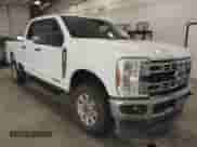2024 Ford F-250 XL z VIN 1FT7W2BTXRED57136, wystawiony jako IAAI lot #43162846 z przebiegiem 44 979 mil mil oraz . Historia ofert i sprzedaży dostępna na DreamBid. Obrazek 1.