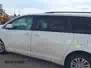 2017 Toyota Sienna XLE Auto Access Seat z VIN 5TDYZ3DC9HS864617, wystawiony jako IAAI lot #42833882 z przebiegiem 61 329 mil mil oraz . Historia ofert i sprzedaży dostępna na DreamBid. Obrazek 14.