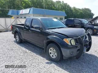 2007 Nissan Frontier XE z VIN 1N6BD06TX7C428467, wystawiony jako IAAI lot #42531728 z przebiegiem 257 816 mil mil oraz . Historia ofert i sprzedaży dostępna na DreamBid. Obrazek 1.