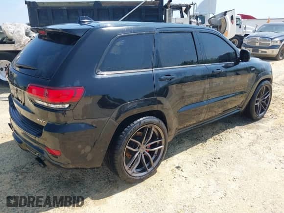 2014 Jeep Grand Cherokee SRT-8 z VIN 1C4RJFDJ7EC527372, wystawiony jako IAAI lot #41889040 z przebiegiem 120 015 mil mil oraz . Historia ofert i sprzedaży dostępna na DreamBid. Obrazek 4.