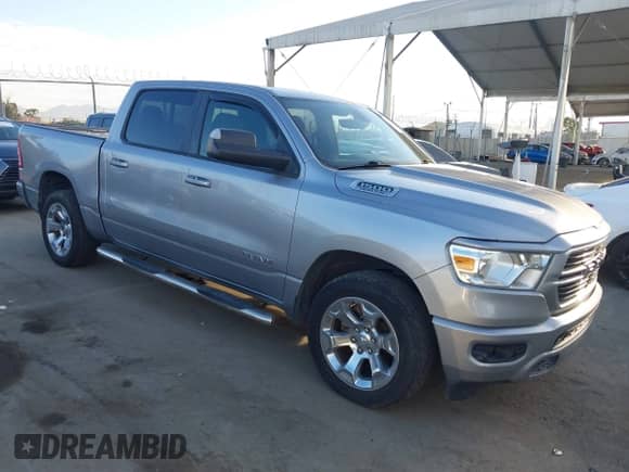 2019 Ram 1500 Big Horn z VIN 1C6SRFFT0KN783689, wystawiony jako IAAI lot #43294374 z przebiegiem 88 937 mil mil oraz . Historia ofert i sprzedaży dostępna na DreamBid. Obrazek 1.