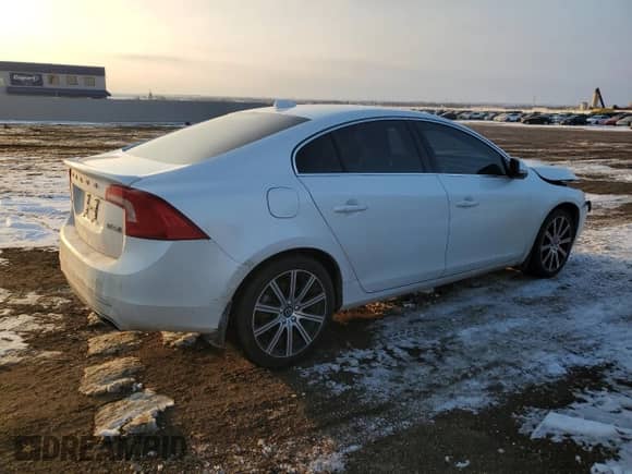 2017 Volvo S60 Inscription Platinum с VIN LYV402TMXHB126070, выставлен на аукционе Copart как лот 45665055 с пробегом 76 271 миль миль и Списание • Salvage title. История ставок и продаж доступна на DreamBid. Изображение 3.