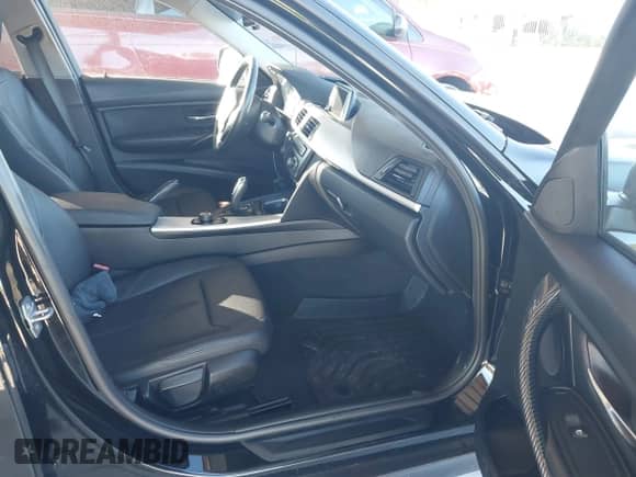 2015 BMW 3 Series 320i с VIN WBA3B1C51FP831427, выставлен на аукционе IAAI как лот 43441308 с пробегом 156 482 миль миль и . История ставок и продаж доступна на DreamBid. Изображение 5.