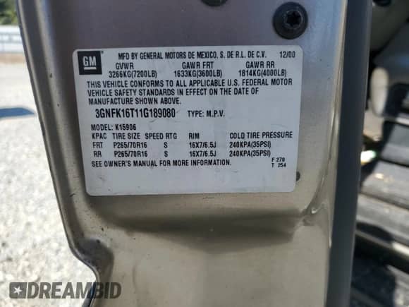 2001 Chevrolet Suburban LT z VIN 3GNFK16T11G189080, wystawiony jako Copart lot #69285174 z przebiegiem 276 069 mil mil oraz Czysty tytuł • Clean title. Historia ofert i sprzedaży dostępna na DreamBid. Obrazek 14.