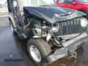 2000 Jeep Wrangler Sport z VIN 1J4FA49S8YP755297, wystawiony jako IAAI lot #42983103 z przebiegiem 181 036 mil mil oraz . Historia ofert i sprzedaży dostępna na DreamBid. Obrazek 6.