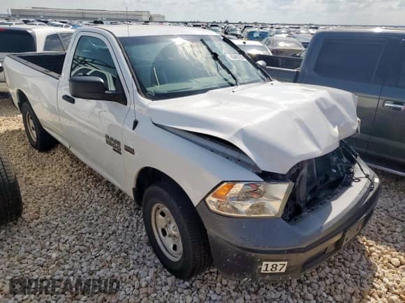 2019 Ram 1500 Tradesman z VIN 3C6JR6DT8KG507218, wystawiony jako Copart lot #63669235 z przebiegiem 131 227 mil mil oraz Szkoda całkowita • Salvage title. Historia ofert i sprzedaży dostępna na DreamBid. Obrazek 4.