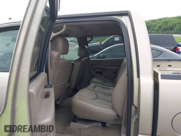 2006 Chevrolet Silverado 1500 LT3 with VIN 2GCEK13T561173229, listed as a IAAI auction lot 42351131 with 312,889 mi miles and . Bid and sale history available at DreamBid. Image 8.