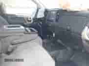 2017 Chevrolet Silverado 1500 Work Truck z VIN 3GCUKNEC3HG406079, wystawiony jako IAAI lot #42567352 z przebiegiem 189 811 mil mil oraz . Historia ofert i sprzedaży dostępna na DreamBid. Obrazek 5.