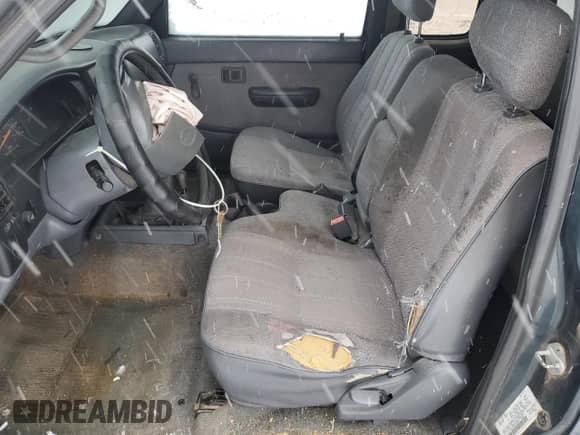 1997 Toyota Tacoma z VIN 4TAWM72N2VZ315302, wystawiony jako Copart lot #87952085 z przebiegiem 190 437 mil mil oraz Szkoda całkowita • Salvage title. Historia ofert i sprzedaży dostępna na DreamBid. Obrazek 7.