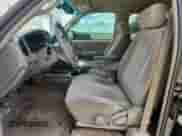 2004 Toyota Tundra SR5 z VIN 5TBBT44124S442610, wystawiony jako Copart lot #70451445 z przebiegiem 258 271 mil mil oraz Czysty tytuł • Clean title. Historia ofert i sprzedaży dostępna na DreamBid. Obrazek 7.