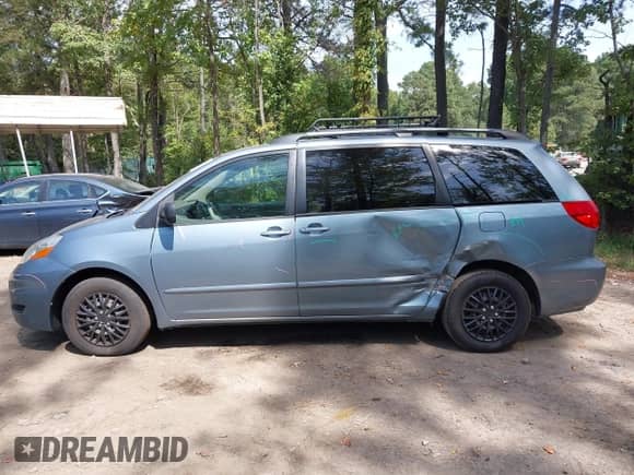 2010 Toyota Sienna CE z VIN 5TDKK4CC2AS327868, wystawiony jako IAAI lot #43291981 z przebiegiem 149 532 mil mil oraz . Historia ofert i sprzedaży dostępna na DreamBid. Obrazek 14.