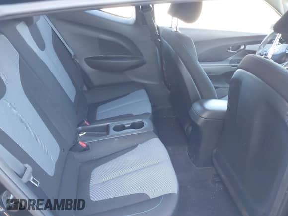 2021 Hyundai Veloster 2.0 z VIN KMHTG6AF0MU032598, wystawiony jako IAAI lot #42125040 z przebiegiem 82 250 mil mil oraz . Historia ofert i sprzedaży dostępna na DreamBid. Obrazek 8.