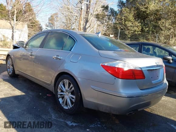2011 Hyundai Genesis с VIN KMHGC4DE2BU123177, выставлен на аукционе IAAI как лот 41272484 с пробегом 142 904 миль миль и . История ставок и продаж доступна на DreamBid. Изображение 3.