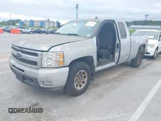 2010 Chevrolet Silverado 1500 LT z VIN 1GCSKSE38AZ290910, wystawiony jako IAAI lot #42894342 z przebiegiem 138 672 mil mil oraz . Historia ofert i sprzedaży dostępna na DreamBid. Obrazek 2.