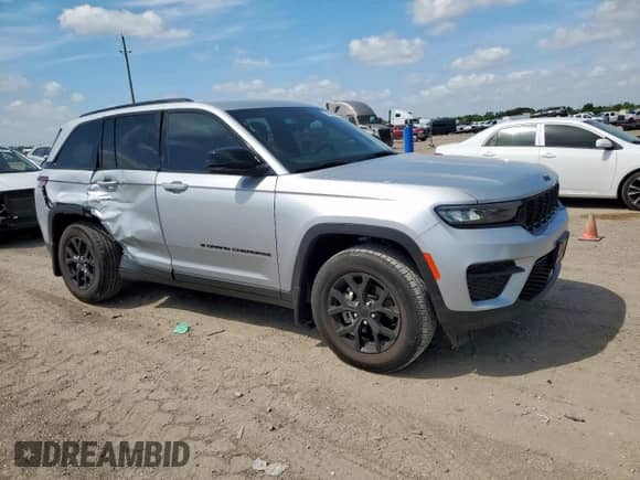 2025 Jeep Grand Cherokee Altitude with VIN 1C4RJHAG9SC284888, listed as a Copart auction lot 65689585 with 2,495 mi miles and Salvage title. Bid and sale history available at DreamBid. Image 4.
