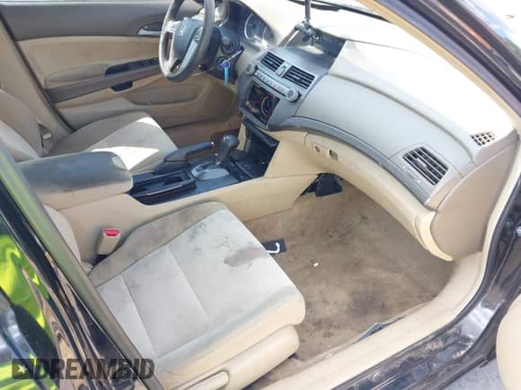 2008 Honda Accord LX с VIN 1HGCP26348A102575, выставлен на аукционе IAAI как лот 43259734 с пробегом 127 248 миль миль и . История ставок и продаж доступна на DreamBid. Изображение 5.