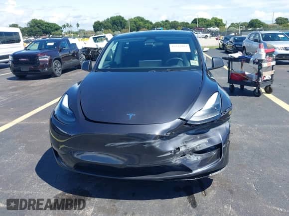 2024 Tesla Model Y с VIN 7SAYGDEDXRF050391, выставлен на аукционе IAAI как лот 43327993 с пробегом 60 206 миль миль и . История ставок и продаж доступна на DreamBid. Изображение 12.
