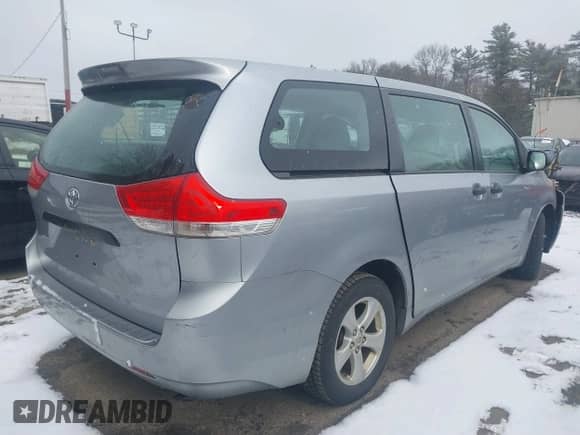 2012 Toyota Sienna с VIN 5TDKA3DC3CS009854, выставлен на аукционе IAAI как лот 41288863 с пробегом 148 729 миль миль и . История ставок и продаж доступна на DreamBid. Изображение 4.