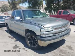 2000 Chevrolet Silverado 1500 LS z VIN 1GCEC19T3YZ150482, wystawiony jako IAAI lot #42505375 z przebiegiem 347 029 mil mil oraz . Historia ofert i sprzedaży dostępna na DreamBid. Obrazek 1.