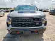 2024 Chevrolet Silverado 1500 Custom Trail Boss z VIN 3GCUDCE88RG346358, wystawiony jako Copart lot #68303935 z przebiegiem Nie podano mil oraz Szkoda całkowita • Salvage title. Historia ofert i sprzedaży dostępna na DreamBid. Obrazek 5.