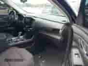 2021 Chevrolet Traverse LT Cloth z VIN 1GNERGKW8MJ162827, wystawiony jako IAAI lot #42862301 z przebiegiem 73 724 mil mil oraz . Historia ofert i sprzedaży dostępna na DreamBid. Obrazek 5.