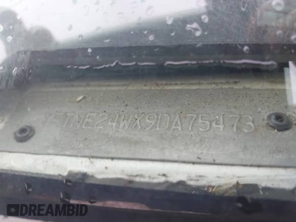 2009 Ford Econoline Cargo Commercial with VIN 1FTNE24WX9DA75473, listed as a IAAI auction lot 42751516 with 262,163 mi miles and . Bid and sale history available at DreamBid. Image 12.