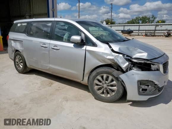 2020 Kia Sedona L with VIN KNDMA5C17L6592126, listed as a Copart auction lot 69146605 with 189,322 mi miles and Clean title. Bid and sale history available at DreamBid. Image 4.