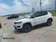 2021 Jeep Compass Trailhawk z VIN 3C4NJDDB3MT520448, wystawiony jako IAAI lot #42675404 z przebiegiem 84 376 mil mil oraz . Historia ofert i sprzedaży dostępna na DreamBid. Obrazek 17.