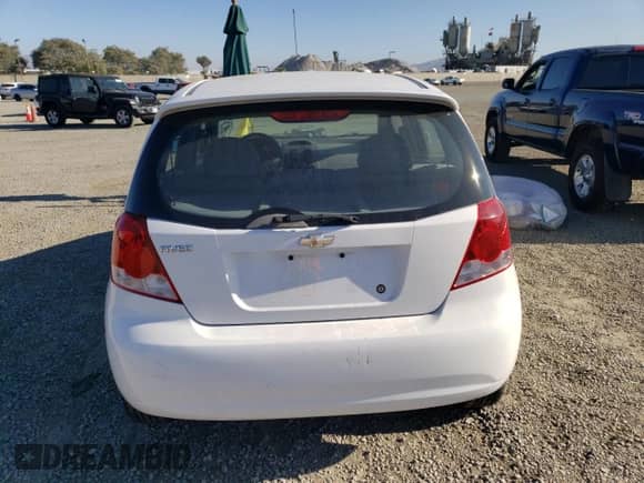 2004 Chevrolet Aveo z VIN KL1TD62644B172975, wystawiony jako Copart lot #80794294 z przebiegiem 65 717 mil mil oraz Czysty tytuł • Clean title. Historia ofert i sprzedaży dostępna na DreamBid. Obrazek 6.