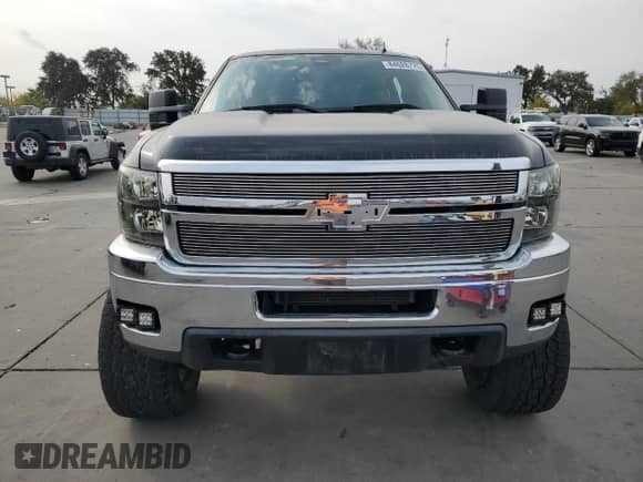 2011 Chevrolet Silverado 2500HD LTZ z VIN 1GC1KYC87BF143073, wystawiony jako Copart lot #84628775 z przebiegiem 75 657 mil mil oraz Szkoda całkowita • Salvage title. Historia ofert i sprzedaży dostępna na DreamBid. Obrazek 5.