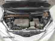 2017 Toyota Sienna LE Auto Access Seat z VIN 5TDKZ3DC3HS842392, wystawiony jako IAAI lot #43164475 z przebiegiem 98 530 mil mil oraz . Historia ofert i sprzedaży dostępna na DreamBid. Obrazek 10.