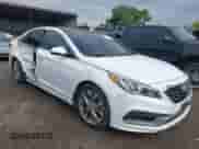 2015 Hyundai Sonata Limited z VIN 5NPE34AB1FH116324, wystawiony jako IAAI lot #43228055 z przebiegiem 109 001 mil mil oraz . Historia ofert i sprzedaży dostępna na DreamBid. Obrazek 1.