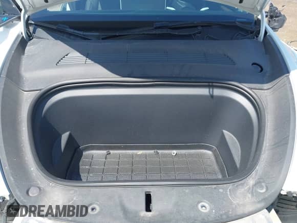 2023 Tesla Model Y Long Range z VIN 7SAYGDEE0PA178495, wystawiony jako IAAI lot #42507571 z przebiegiem 55 840 mil mil oraz . Historia ofert i sprzedaży dostępna na DreamBid. Obrazek 10.
