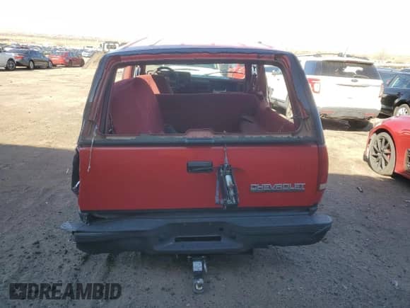 1992 Chevrolet Blazer z VIN 1GNEK18KXNJ305638, wystawiony jako Copart lot #48208695 z przebiegiem 180 603 mil mil oraz Szkoda całkowita • Salvage title. Historia ofert i sprzedaży dostępna na DreamBid. Obrazek 6.