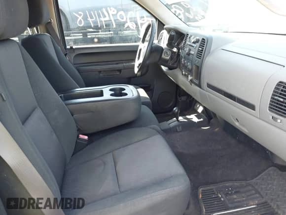 2011 Chevrolet Silverado 1500 LS z VIN 3GCPKREA4BG353984, wystawiony jako IAAI lot #42094148 z przebiegiem 218 766 mil mil oraz . Historia ofert i sprzedaży dostępna na DreamBid. Obrazek 5.