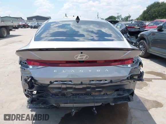 2025 Hyundai Elantra SEL Sport z VIN KMHLM4DG3SU976667, wystawiony jako IAAI lot #43045130 z przebiegiem 1 440 mil mil oraz . Historia ofert i sprzedaży dostępna na DreamBid. Obrazek 18.