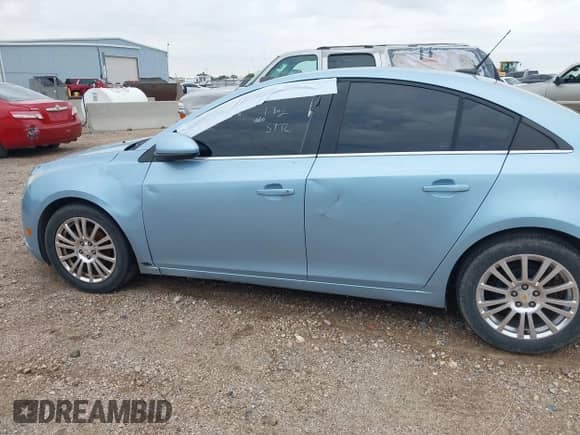 2011 Chevrolet Cruze ECO 1XF z VIN 1G1PJ5S92B7305488, wystawiony jako IAAI lot #43329856 z przebiegiem 188 115 mil mil oraz . Historia ofert i sprzedaży dostępna na DreamBid. Obrazek 6.