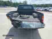 1998 Toyota Tacoma z VIN 4TASM92N7WZ121828, wystawiony jako Copart lot #64122235 z przebiegiem 200 637 mil mil oraz Szkoda całkowita • Salvage title. Historia ofert i sprzedaży dostępna na DreamBid. Obrazek 6.
