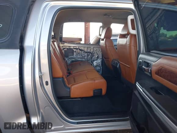 2017 Toyota Tundra Platinum с VIN 5TFAW5F17HX611632, выставлен на аукционе IAAI как лот 43464674 с пробегом 178 328 миль миль и . История ставок и продаж доступна на DreamBid. Изображение 8.