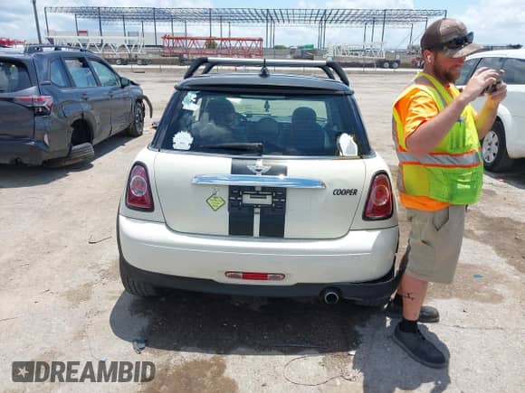 2011 MINI Hardtop with VIN WMWSU3C56BT093448, listed as a IAAI auction lot 42355986 with 175,231 mi miles and . Bid and sale history available at DreamBid. Image 16.