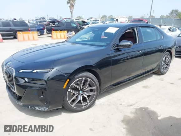 2023 BMW 7 Series 740i z VIN WBA23EH02PCM14257, wystawiony jako IAAI lot #42408167 z przebiegiem Nie podano mil oraz . Historia ofert i sprzedaży dostępna na DreamBid. Obrazek 2.