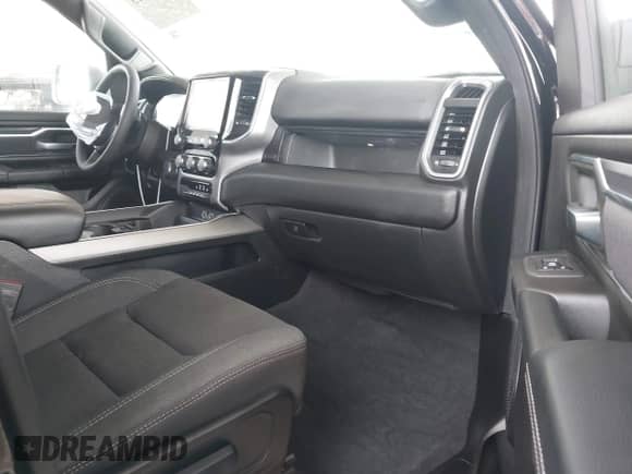 2025 Ram 1500 Big Horn z VIN 1C6RRFFG7SN506037, wystawiony jako IAAI lot #41915215 z przebiegiem 2 137 mil mil oraz . Historia ofert i sprzedaży dostępna na DreamBid. Obrazek 5.